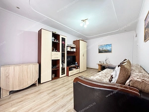 Apartament cu 2 camere dec., situat la parter, în cartierul Micro 21.
