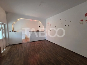 Casa 4 camere de vanzare zona Negoiu singur in curte - imagine 5