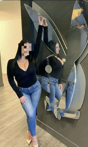 Bruneta fierbinte! Calea Sagului 