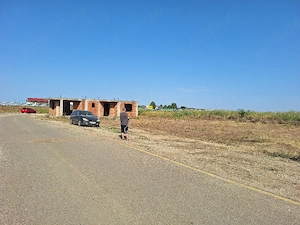 Teren +casa neterminata, cu placă termica si fonica