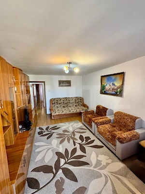 Apartament cu 2 camere, decomandat, cu două balcoane, loc de parcare în zonă - imagine 2