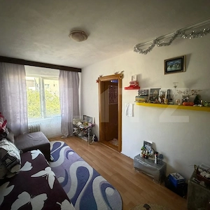 Apartament 2 camere semidecomandat zona Valea Roșie  - imagine 2