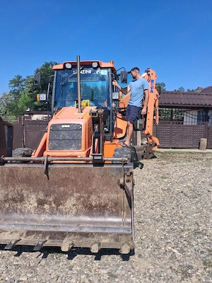 Prestez servicii cu buldoexcavatorul de 9 tone