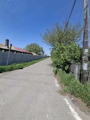 Vând casă cu 5 camere si beci, suprafață teren de 1000 mp,40 km de București, apa, curent,canalizare - imagine 2