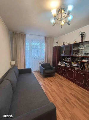 Vanzare 3 camere, etaj 1, balcon luminos, bucătărie separată – Drumul Taberei