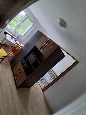 Închiriez apartament pe strada Trandafirilor nr 2 scara 2 bloc i2 1000 de lei pe lună informații la  - imagine 5
