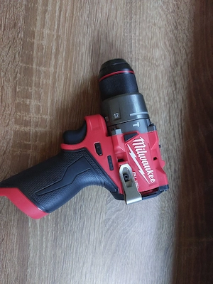Autofiletanta Milwaukee M12 Fuel