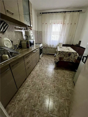Olimpia, apartament 2 camere, semidecomandat, bloc izolat - imagine 3