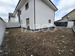 Casa tip duplex de vanzare 125 mpu predare la alb in Selimbar Sibiu