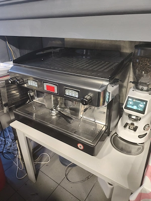 Se vinde aparat de cafea profesional 