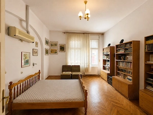 Apartament la casa - Curte comuna - Zona centrala - IMOBIHOR  - imagine 4
