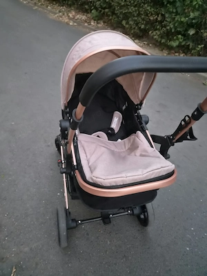 Vând cărucior kiddo stare impecabila