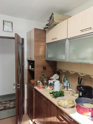 Vand apartament doua camere decomandate etaj 1 strada Smiriodava  - imagine 8