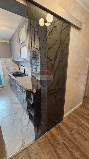 Apartament 2 camere – renovat complet, etaj 1, cu boxă și balcon - imagine 11