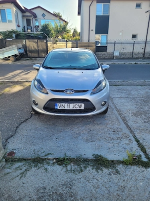 vând Ford fiesta automat 1.4 benzina din 2011