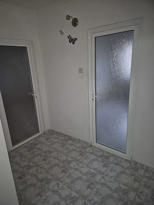 Proprietar vand apartament 2 camere Navodari ultracentral - imagine 3