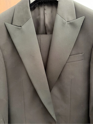 Costum elegant pentru bărbați.