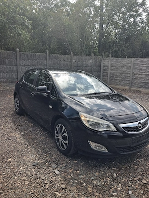 Opel Astra J 1,4 I - imagine 9