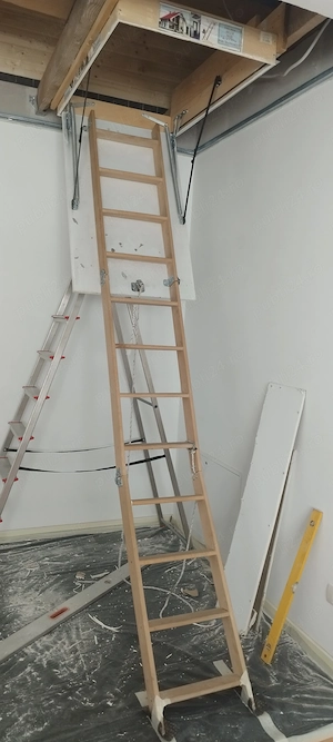 Scara rabatabila pliabila pentru pod sau mansarda