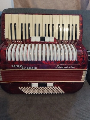 vând acordeon italian PAOLO SOPRANI 96 bași venit curând din Germania sună tare puternic  