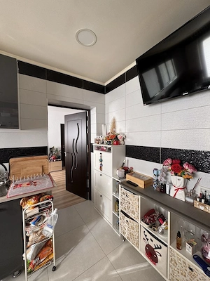 Apartament de vanzare, 3 camere, mobilat, utilat - imagine 2