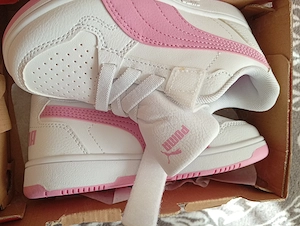 Vând adidas fete o pereche+ o pereche cadou, Puma originali 