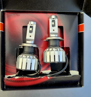 Vând becuri led omologate.