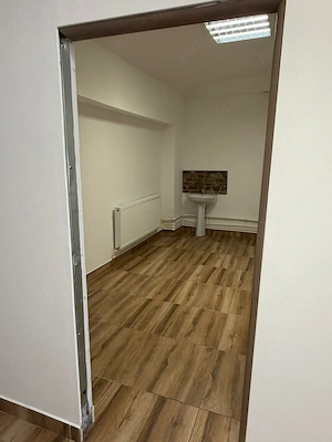 Spatiu 171 mp2 de INCHIRIAT-Codlea strada 9 mai nr 2,2300 euro pe luna - imagine 4