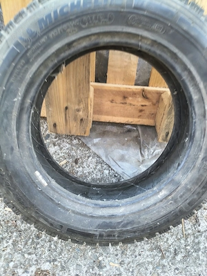 Vand 1 buc anvelopa Michelin 165/70/R14C iarna , derapanti ok