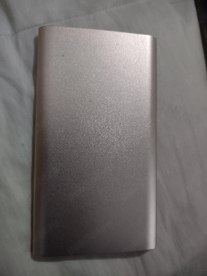 30 Lei. Nou.  Baterie externă pentru telefon. 5000 mAh. Cablu micro usb. Valabil in Iași 