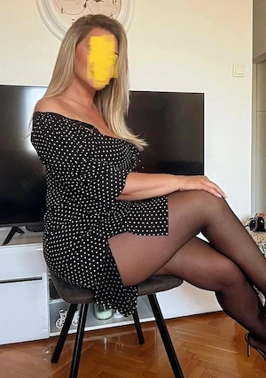 buna va astept in locatia mea,Doamna matura Milf.