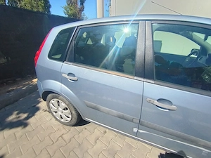 Ford fiesta 1,3 Benzina.Manuala.pret negociabil - imagine 4