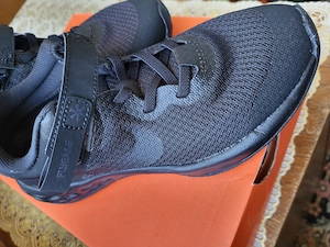 Adidasi Nike marimea 32 copii