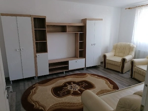 închiriez garsonieră 