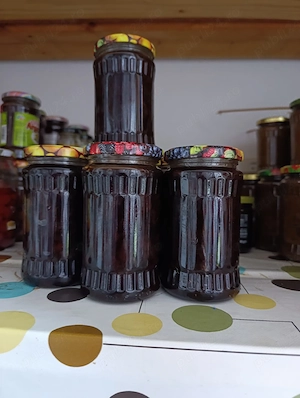 Bunătăți făcute în casă: pastă bulion, ketchup, castraveți murați, dulceață de vișine, etc 
