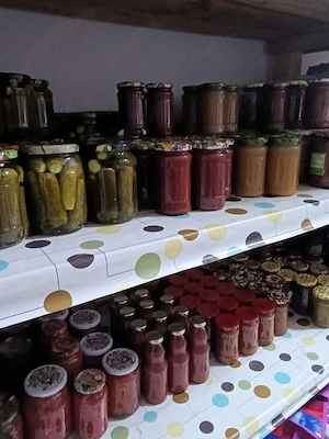 Bunătăți făcute în casă: pastă bulion, ketchup, castraveți murați, dulceață de vișine, etc 