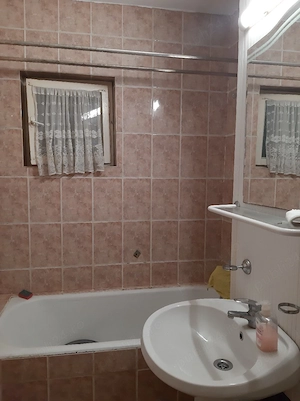 De inchiriat apartament semidecomandat cu 2 camere ultracentral - imagine 5