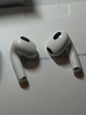 airpods generatia 3 folosite 