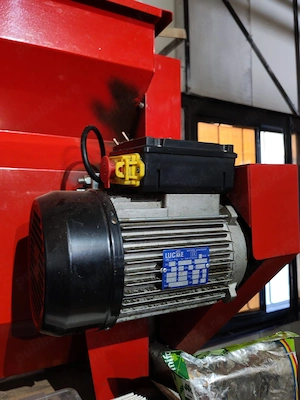 Desciorchinator struguri cu motor de vânzare