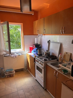 Camera (cu balcon) in apartament in zona stadion - imagine 4