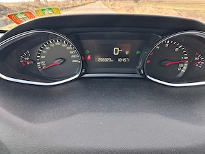Vând Peugeot 308 an fab 2016 motor 1.6 bluehdi primul proprietar prețul fiind de 4850 e negociabil  - imagine 2