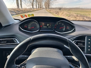 Vând Peugeot 308 an fab 2016 motor 1.6 bluehdi primul proprietar prețul fiind de 4850 e negociabil  - imagine 4