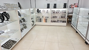 Vând Vitrine Bijuterii Profesionale   Stare Excelentă   Cu Iluminare LED   LIVRARE GRATUITA - imagine 4
