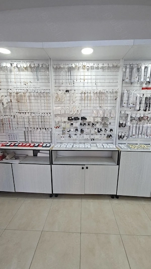 Vând Vitrine Bijuterii Profesionale   Stare Excelentă   Cu Iluminare LED   LIVRARE GRATUITA - imagine 5