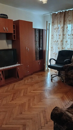 Disponibil pt.inchiriat,pe Bd.Decebal,zona Semiluna-Vivo, aparatament cu 3 camere, mobilat,utilat. - imagine 2