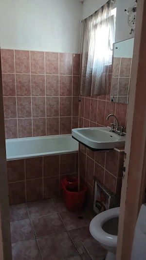 Disponibil pt.inchiriat,pe Bd.Decebal,zona Semiluna-Vivo, aparatament cu 3 camere, mobilat,utilat. - imagine 8
