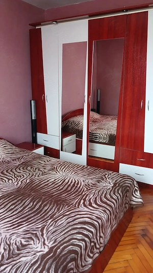 Disponibil pt.inchiriat,pe Bd.Decebal,zona Semiluna-Vivo, aparatament cu 3 camere, mobilat,utilat. - imagine 5
