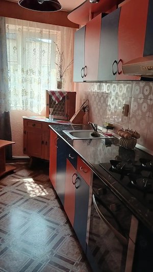 Disponibil pt.inchiriat,pe Bd.Decebal,zona Semiluna-Vivo, aparatament cu 3 camere, mobilat,utilat. - imagine 7