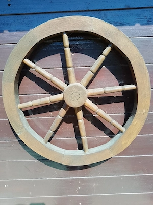Roată decorativă din lemn   56 cm