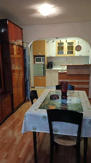 Pe Bd.Decebal,zona Meda,4camere decomandat etajul1,OPTIONAL GARAJ,mobilat si utilat - imagine 3